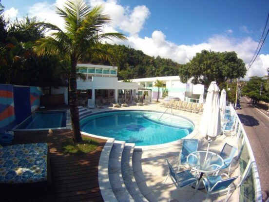 Hotel Ilhabela - Piscina com vista para o mar perto da Vila