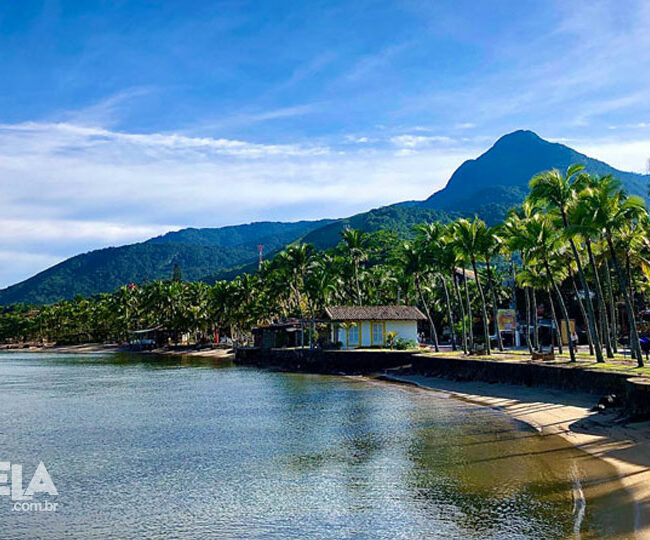 Melhores praias de Ilhabela - Praia do Perequê com Pico do Baepi ao fundo (Foto: Ilhabela.com.br)