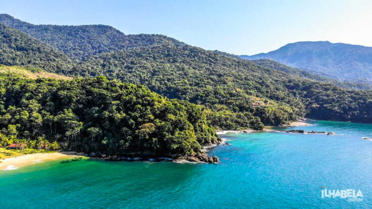 Vista das Praias Mansa e Vermelha em Ilhabela