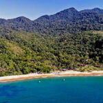 Vista aérea da Praia Vermelha Ilhabela