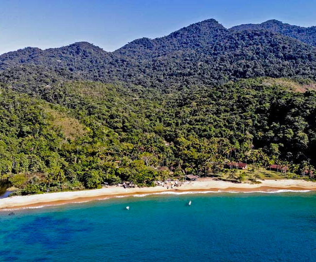 Vista aérea da Praia Vermelha Ilhabela