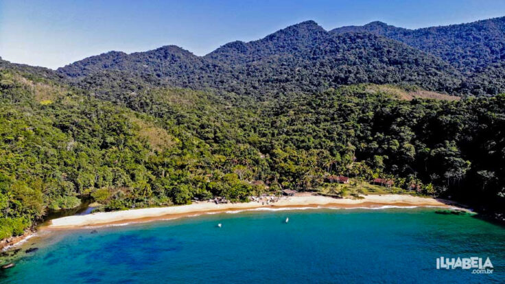 Vista aérea da Praia Vermelha Ilhabela