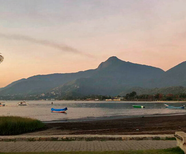 Praia da Barra Velha - Perto da Balsa em Ilhabela