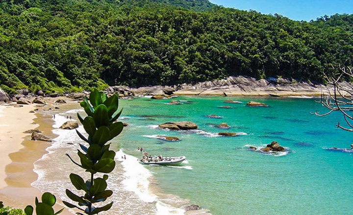 Praia da Caveira - Praia deserta em Ilhabela