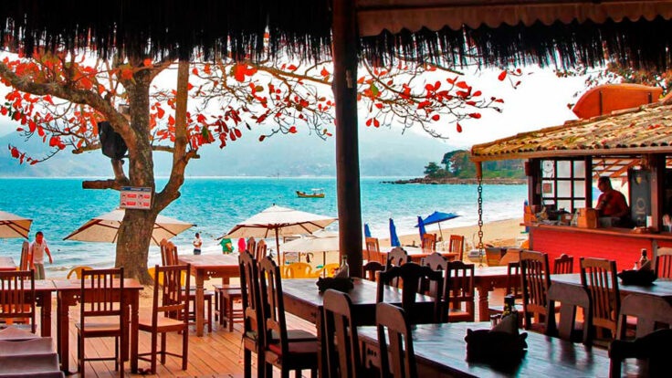 Comandante Adriano - Restaurante em Ilhabela - Quiosque pé na areia na Praia do Curral