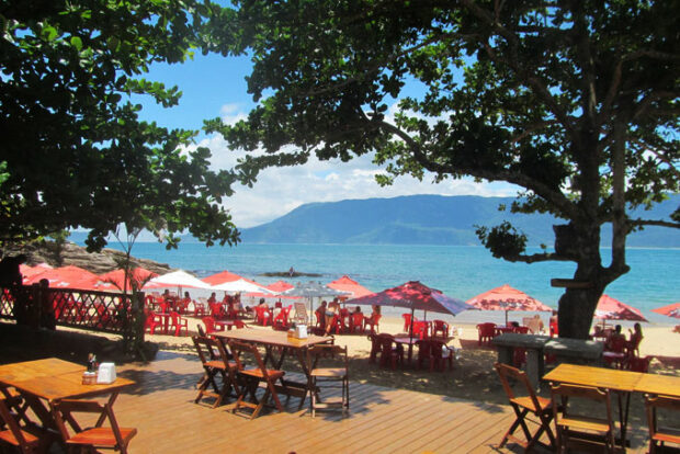 Comandante Adriano Bar e Restaurante - Praia do Curral em Ilhabela