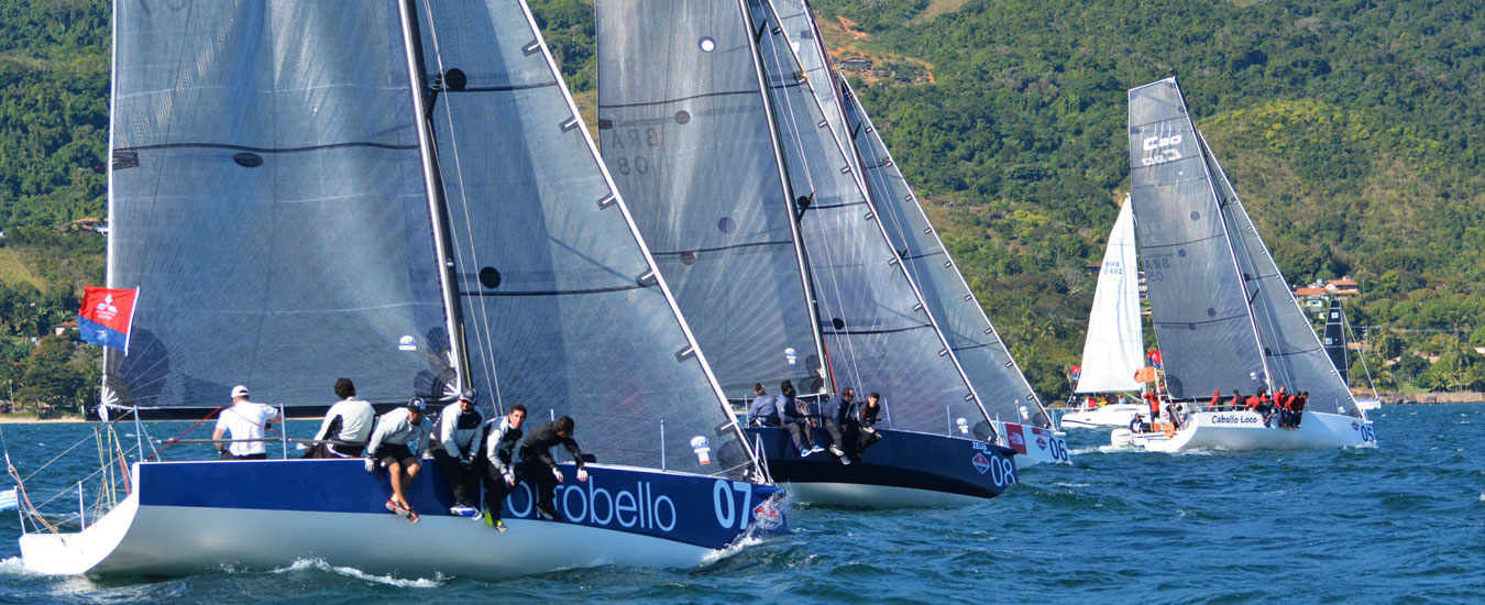 Largada da C30 na Semana de Vela de Ilhabela (foto: Edu Grigaitis / Balaio)