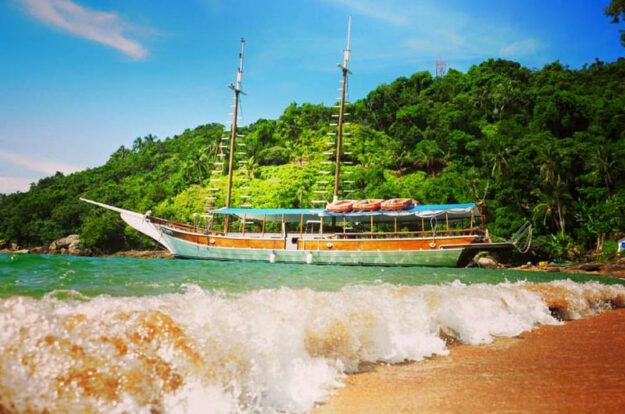 Passeio de Escuna em Ilhabela - Maremar Turismo