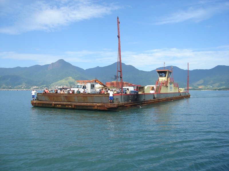 Balsa em Ilhabela - Foto: Flickr Galio