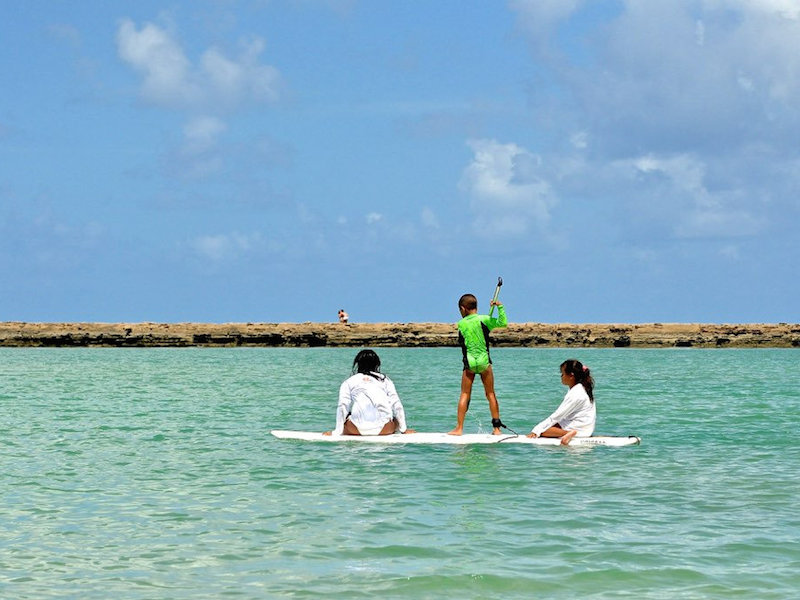 Stand up paddle com crianças (Imagem: Flickr/Leonardo Shinagawa)