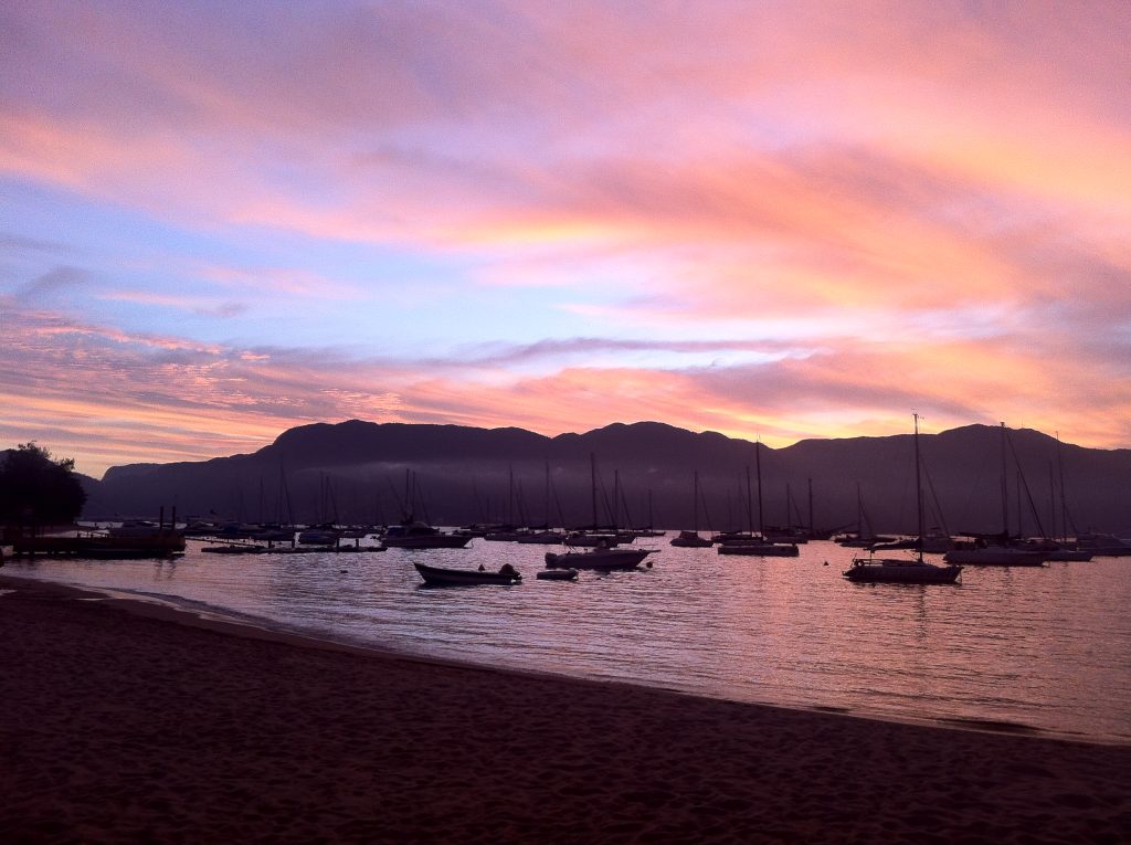 Pôr do sol na Praia do Saco da Capela (Imagem: Cristina Morgato)