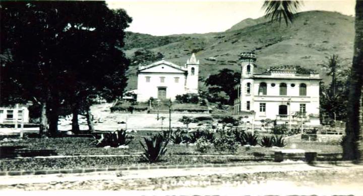 Vista Praça Coronel Julião de Moura Negrão antigamente (Acervo Prefeitura de Ilhabela/Secretaria Municipal de Cultura)