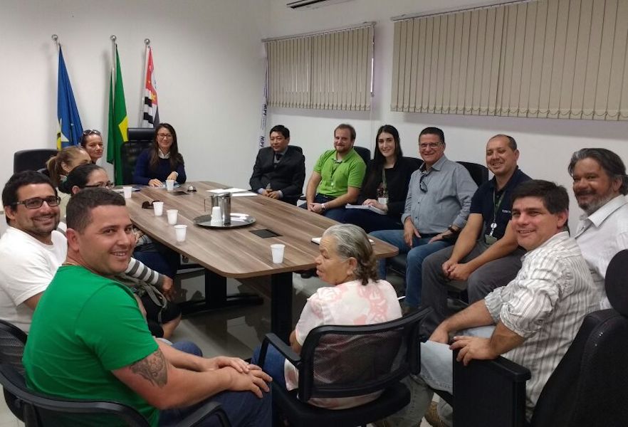 Reunião para expandir a energia solar (Imagem: Divulgação/Associação Bonete Sempre)