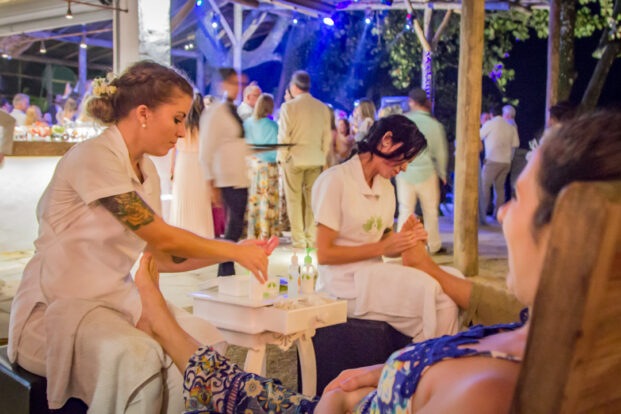 Maira Benassi Terapias Alternativas e Massagem em Ilhabela - SPA dos Pés - Massagem para os convidados do Casamento