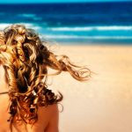 Verão x Cabelo: como proteger os cabelos dos danos da água do mar, sol e piscina