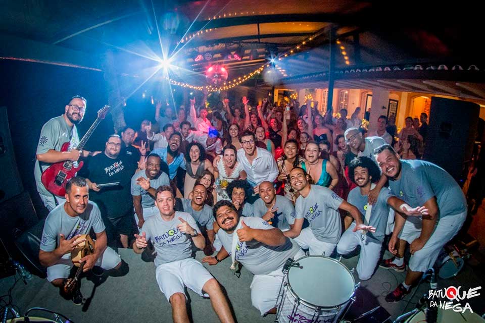 a Hora de Jogar O Buquê Festa de Casamento em ritmo de Toneladas de Desejos  axé Music Banda Agitu's 