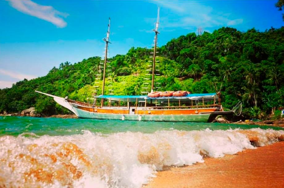 Passeio de Escuna Ilhabela - Maremar Turismo