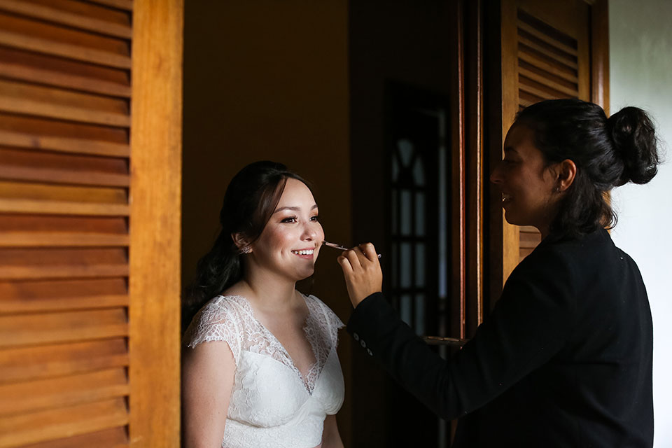 Maquiagem A Bela da Ilha - Casamento Bianca e Thiago - Casa de Canoa - Praia do Curral, Ilhabela (foto: Luiza Marques)