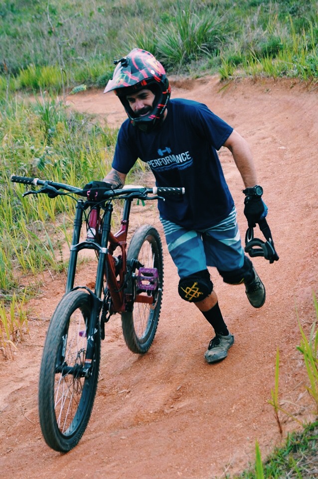 Jubina - Atleta Mountain Bike Downhill - Performance Ilhabela