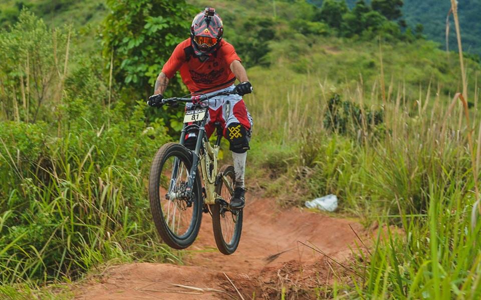 Jubina - Atleta Mountain Bike Downhill - Performance Ilhabela