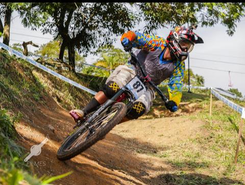 Jubina - Atleta Mountain Bike Downhill - Performance Ilhabela