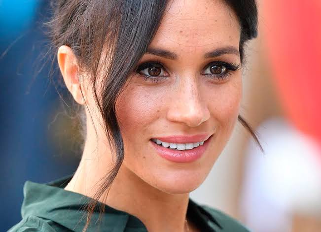 Boca com leve contorno cor de boca - Duqueza Meghan Markle