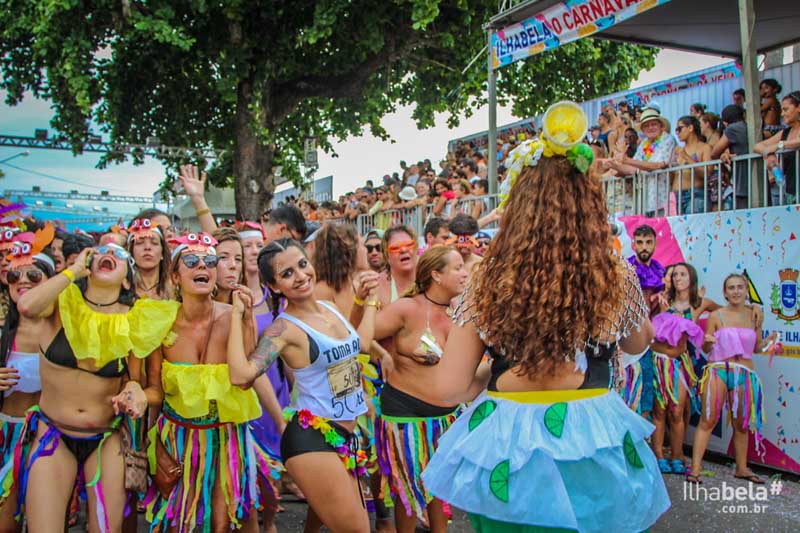 Bloco Tirando a Kraca no Banho da Doroteia - Carnaval em Ilhabela