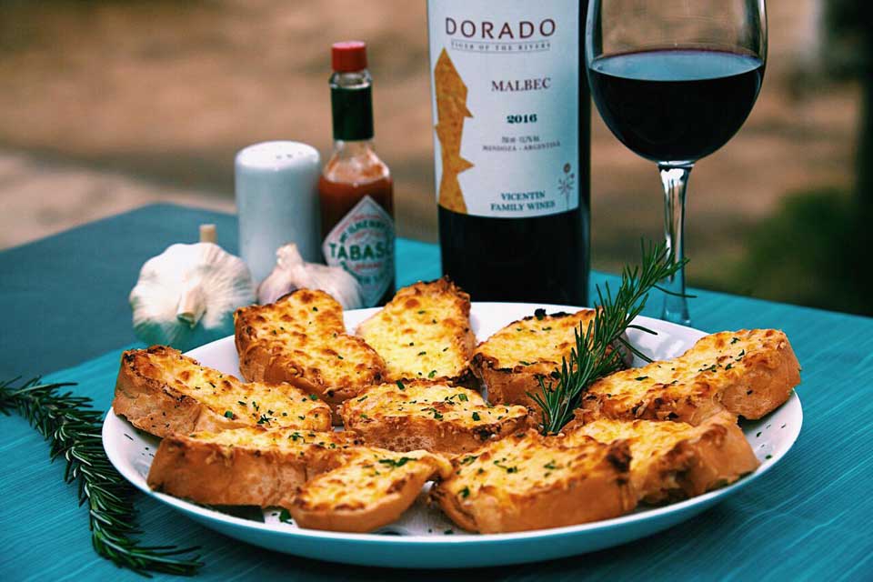 Bruschettas - Chef Tonhão comanda a cozinha do Espaço Tangará, na Praia do Jabaquara em Ilhabela