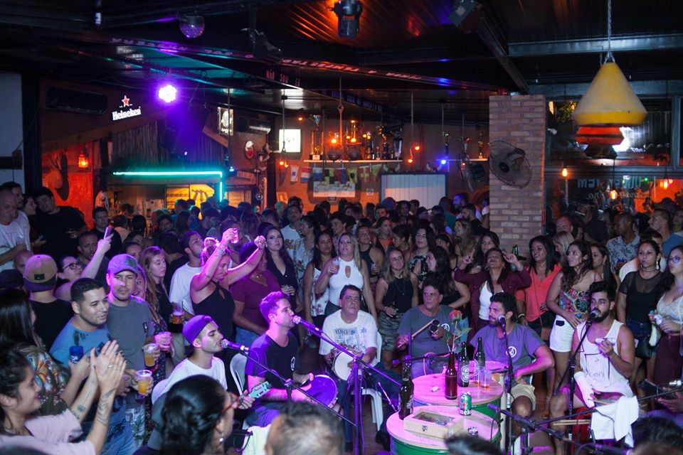 Samba da Rosa no Estaleiro Bar em Ilhabela