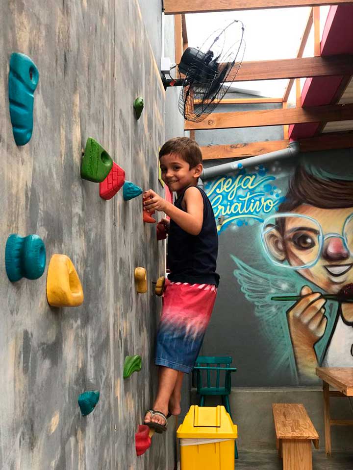 Parede de Escalada para Crianças - Açaí Park Ilhabela