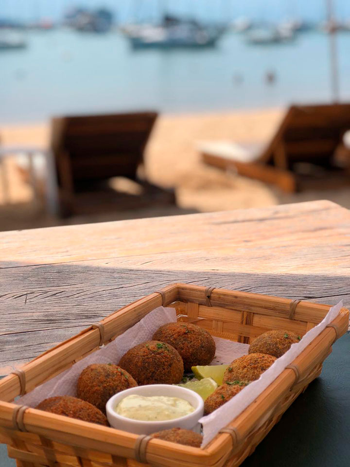 Bolinho de feijoada - Sereia Beach Ilhabela