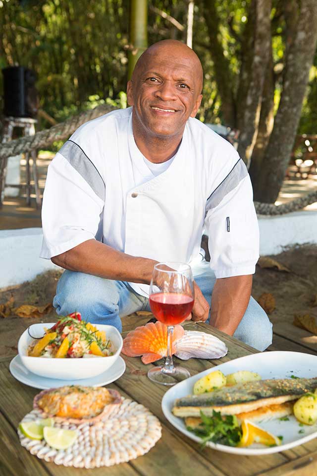 Chef Tonhão - Espaço Tangará - Restaurante, Bar de Praia e Espaço de Eventos em Ilhabela (Foto: Johnny Mazzalli)