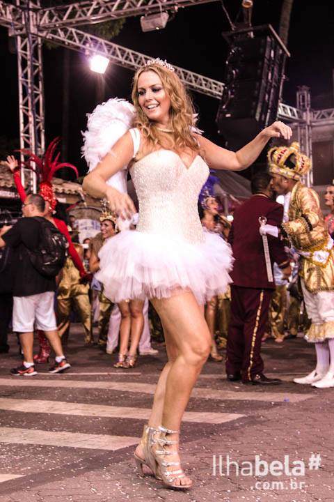 Desfile de Escolas de Samba de Ilhabela em 2016 (imagem: Portal Ilhabela.com.br)