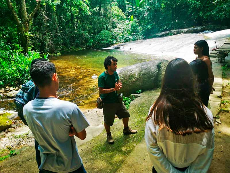 Porque contratar um guia ou agência para fazer uma trilha em Ilhabela (foto: PH.Off.Trips)