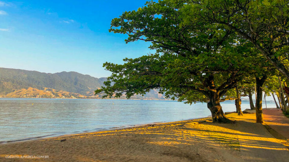 Ilhabela - Praia de Itaquanduba (Foto: Ilhabela.com.br)