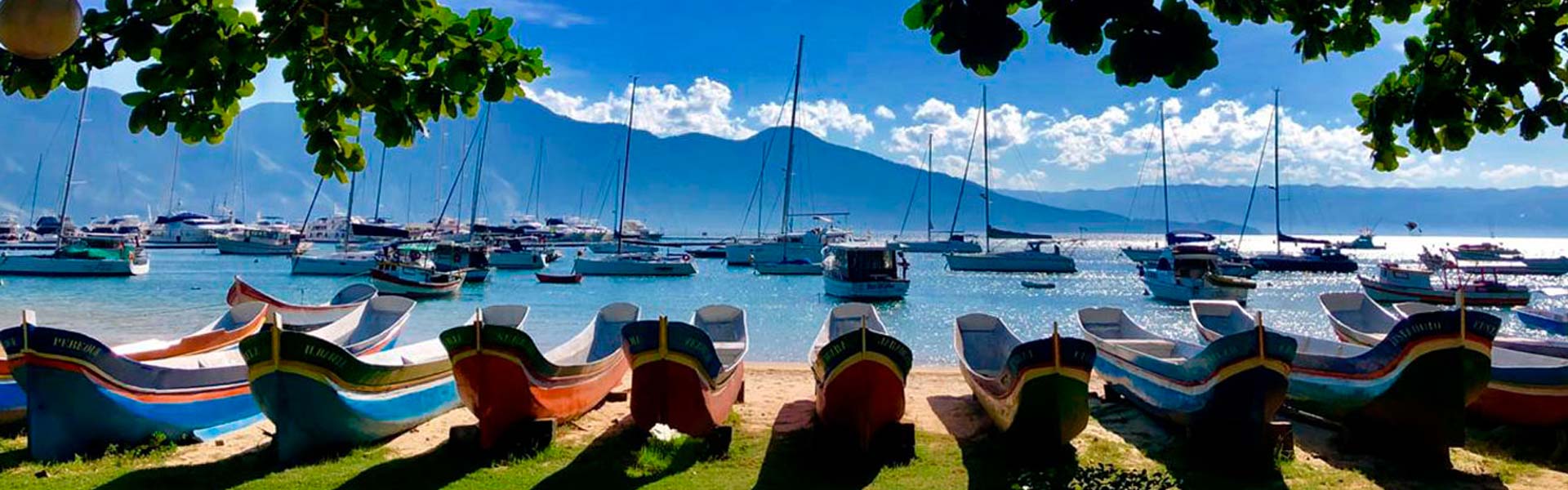 Canoas Caiçaras em Ilhabela - Praia de Santa Tereza