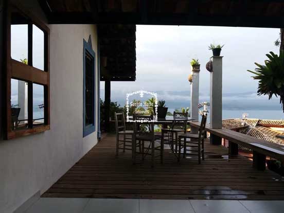 Charmosa casa à venda em Ilhabela com vista para o mar - Imobiliária Sérgio Hette Imóveis em Ilhabela