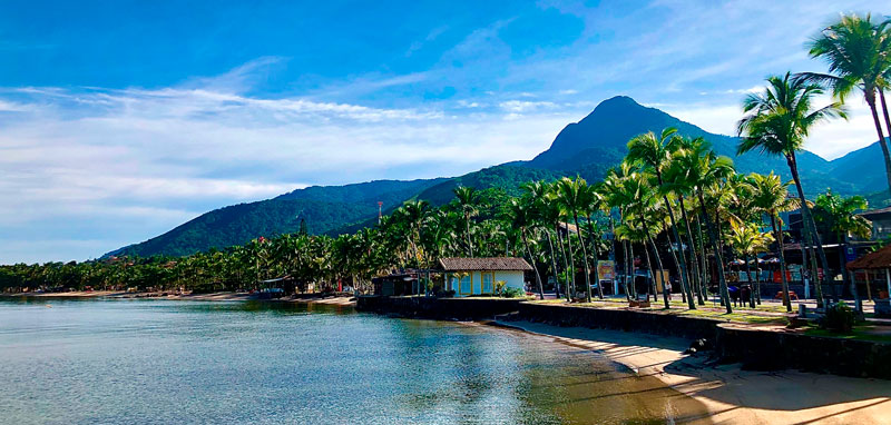 Praia do Perequê com Pico do Baepi ao fundo - Ilhabela - Informações úteis