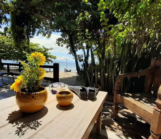 Villa do Portinho - Casas em Ilhabela com vista para o mar, pé na areia, na praia do Portinho, sul da ilha, para aluguel de temporada