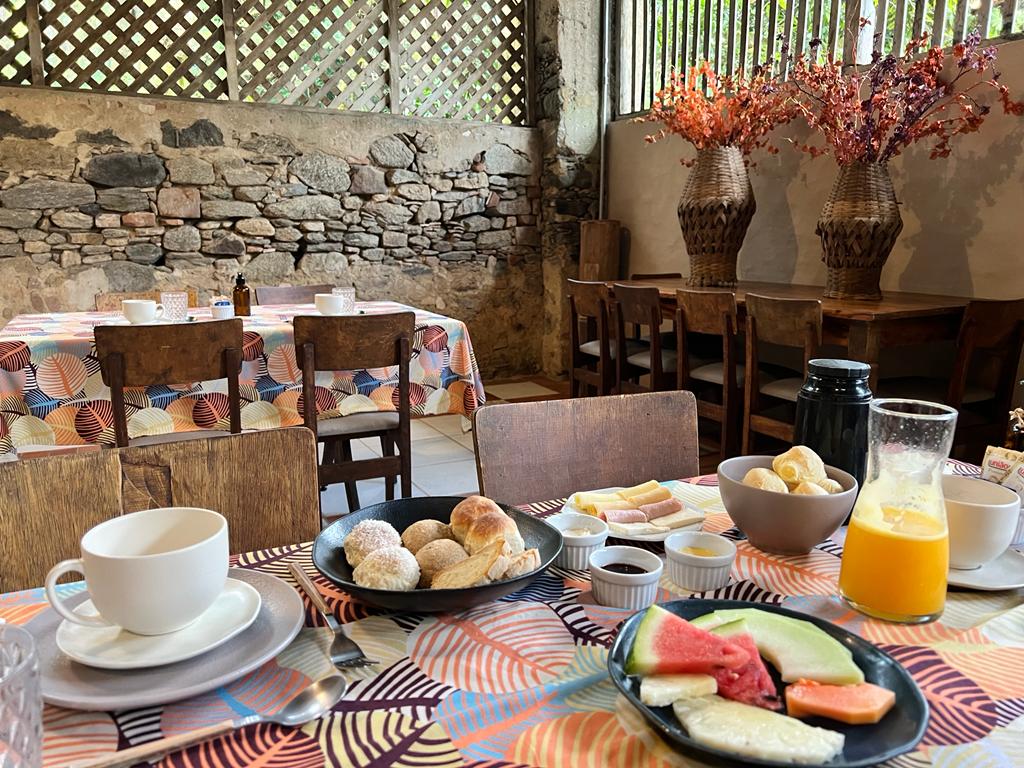 café da manhã - vila siriuba pousada em ilhabela