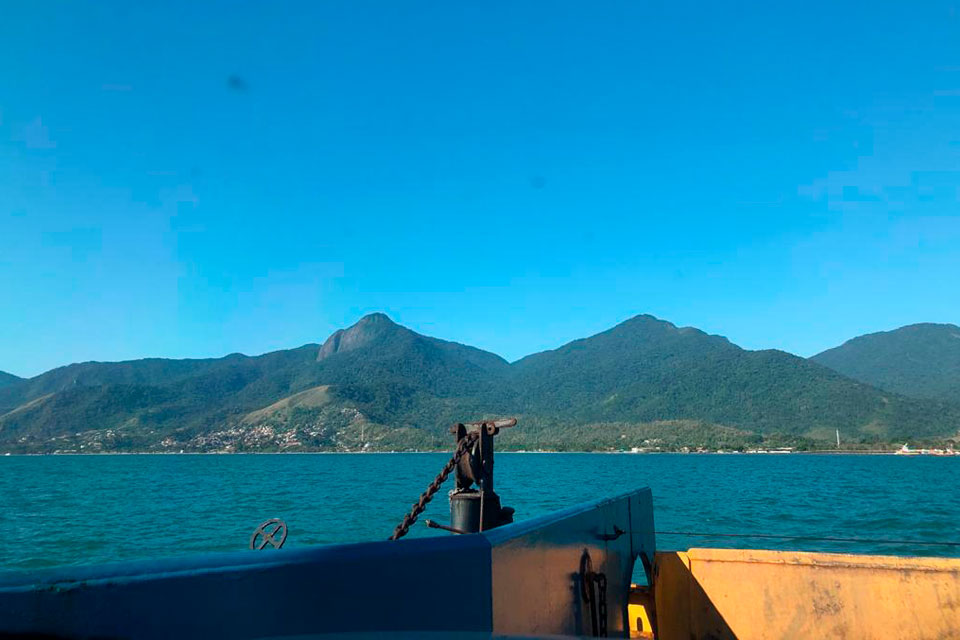 Ilhabela vista de dentro da balsa