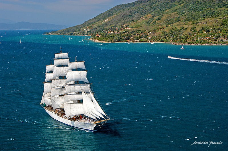 Navio-veleiro Cisne Branco da Marinha do Brasil na Semana Internacional de Vela de Ilhabela (Foto: Marco Yamin)