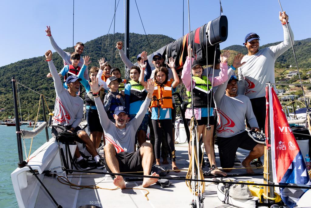 Regata Vela do Amanhã reuniu 160 crianças de projetos sociais em Ilhabela (foto: Matias Capizzano)