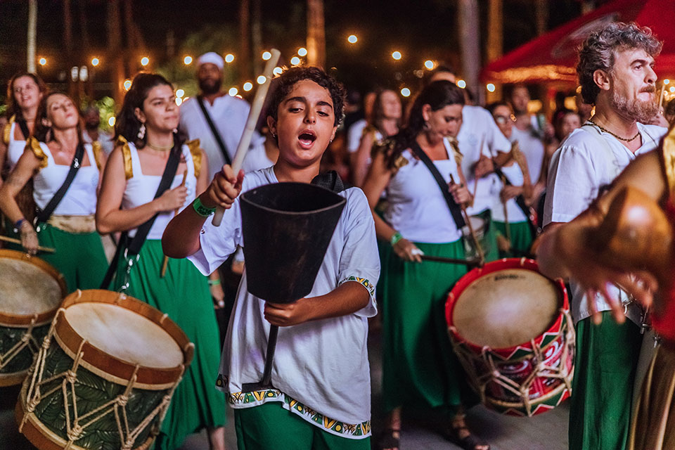 Maracatu do Marabuntu no Forró na Ilha