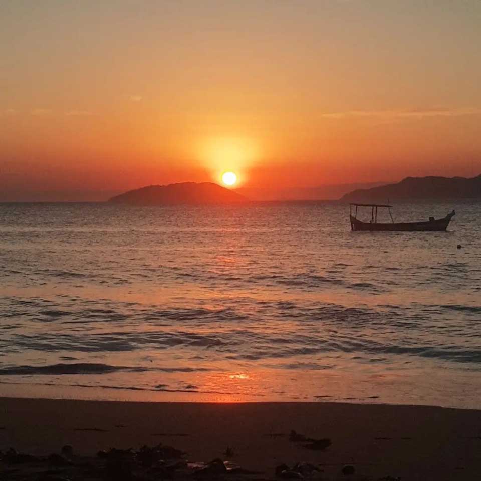 Pôr do Sol no Tartaruga Verde na Praia do Curral em Ilhabela