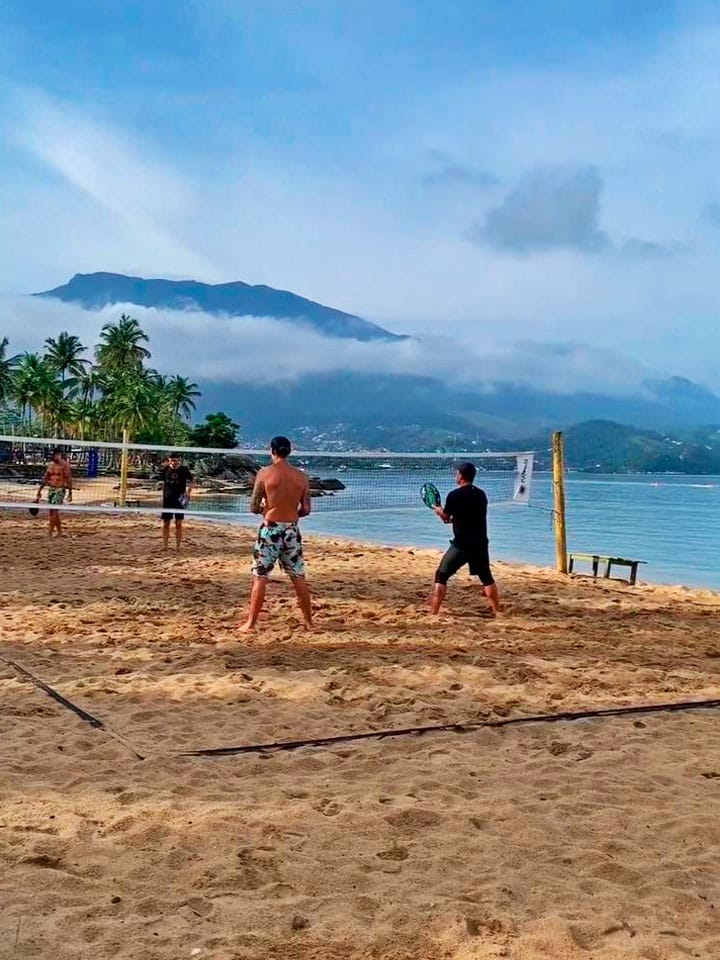 Beach Tennis em Ilhabela - Praia do Itaquanduba (foto: Ilhabela.com.br)