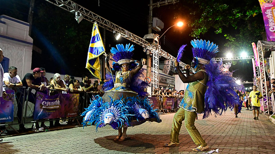 Carnaval fora de época - Ilhabela tem carnaval em dobro com desfile de escolas de samba, blocos e show do Inimigos do HP