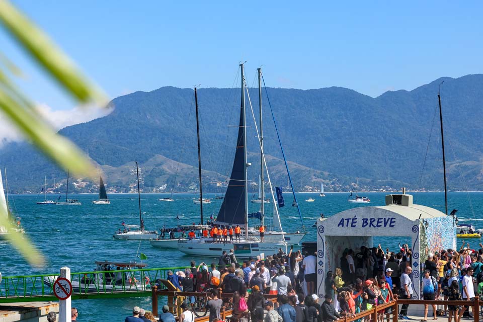 Desfile de barcos na Semana de Vela de Ilhabela (Foto: Onboard Sports)