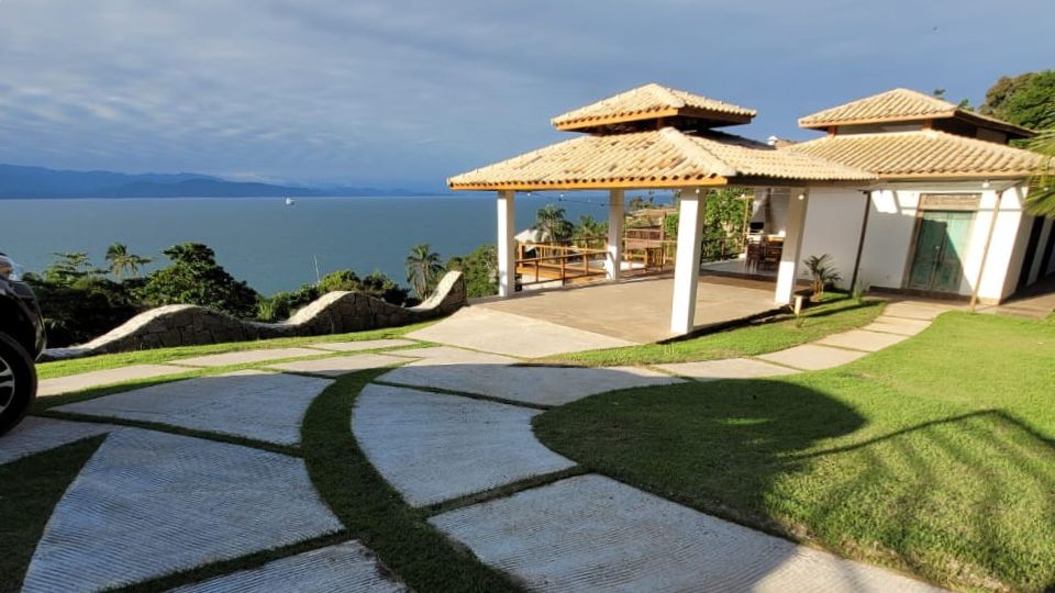 Casa em condomínio com acesso a praia em Ilhabela - Imóvel à venda ou disponível para locação anual em Ilhabela