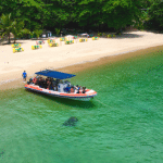 Roteiro de superboat em Ilhabela - Passeio de barco para castelhanos - Maremar Turismo
